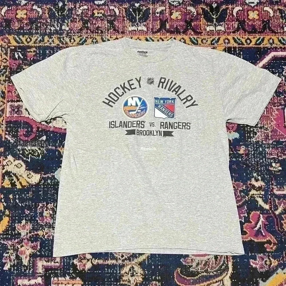Hockey Rivalry Islanders vs Rangers T-shirt Size Large - Picture 1 of 1